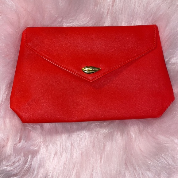 IPSY Kiss & Makeup Clutch - February’s - Picture 2 of 3